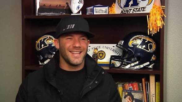 Day #22 of tweeting a pic of <a href="/Edelman11/">Julian Edelman</a> until he comes back to see the boys and signs the tradition wall <a href="/KentStFootball/">Kent State Football</a> ⚡️🐿️
