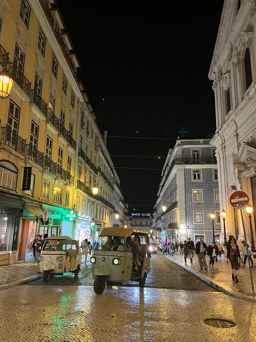 i could walk the streets of lisboa forever 🐟