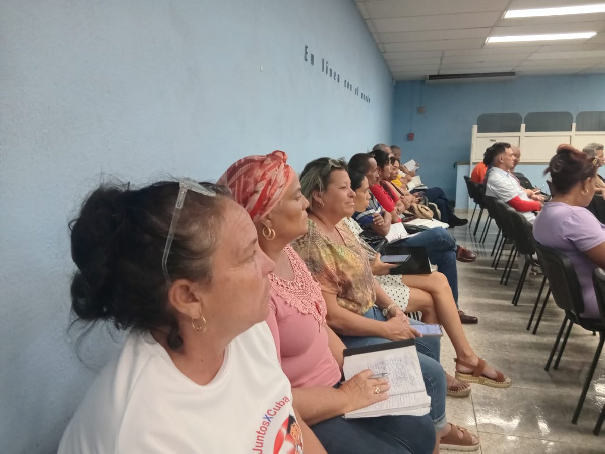 En reunión del Consejo de Defensa Municipal en #Bayamo  evaluamos las acciones correspondientes a la fase recuperativa. 
#TodasLasManosTodas
#UnidosXCuba
