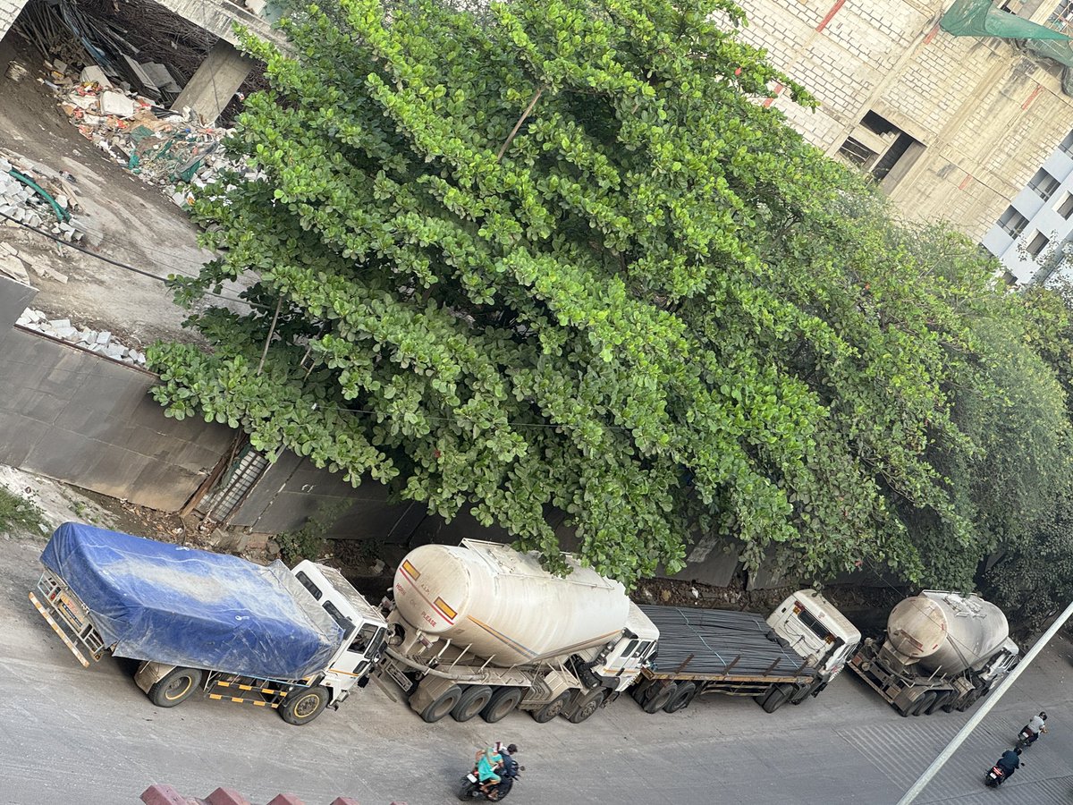 prafful_sarda's tweet image. Despite of heavy vehicles are banned on Gangadham - Aai Mata mandir road,everyday vehicles are fearlessly travel &amp;amp; parked to block the traffic. Construction site name #MTM ! When action will be taken ? @PuneCityTraffic @CPPuneCity @CMOMaharashtra @DGPMaharashtra @PMCPune