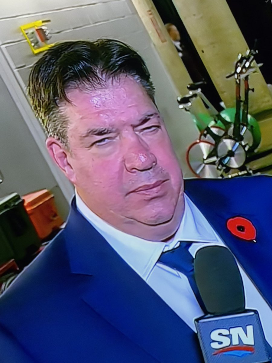 bellathetaco's tweet image. How I look at the rogers place bartender when they cut me off after 32 caesars before the end of the first