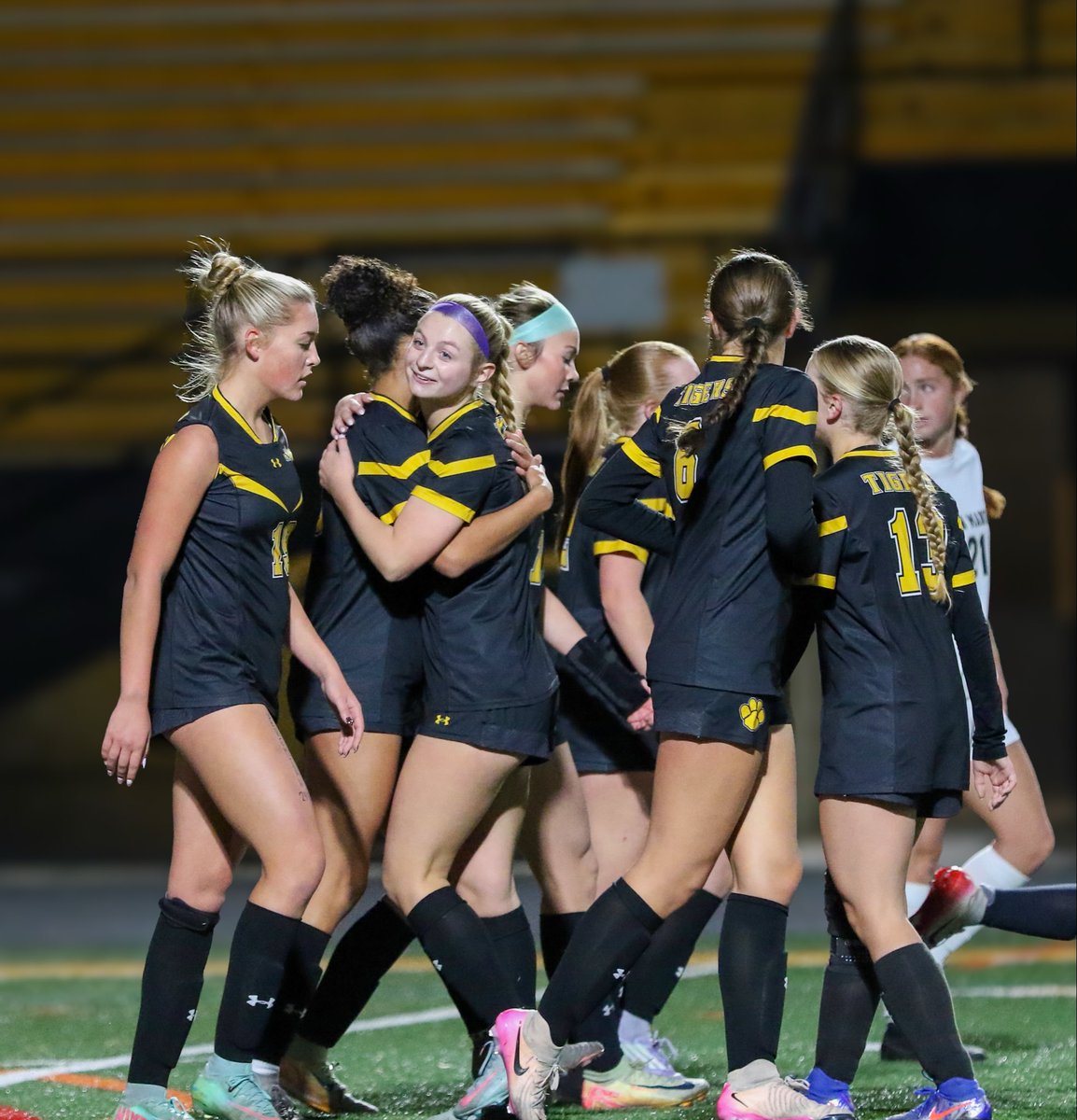 nasoccergirls's tweet photo. Tigers 🐯 take down Penn Manor 5–0 to open the PIAA State Playoffs in dominant fashion 😤 Goals by Schupansky, Ruffus, Bierker, and Shannon (2) 🔥 Beemer /Schwerin lock in the shutout #wedontchasewehunt @NATigerAthletic @Big56Conference @TribLiveHSSN @pghsoccernow @PIAASports https://t.co/GiE77NoyQs