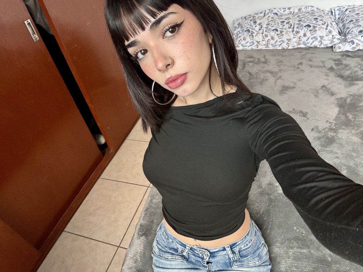 constikita's tweet image. sola, soltera y solicitada 👍