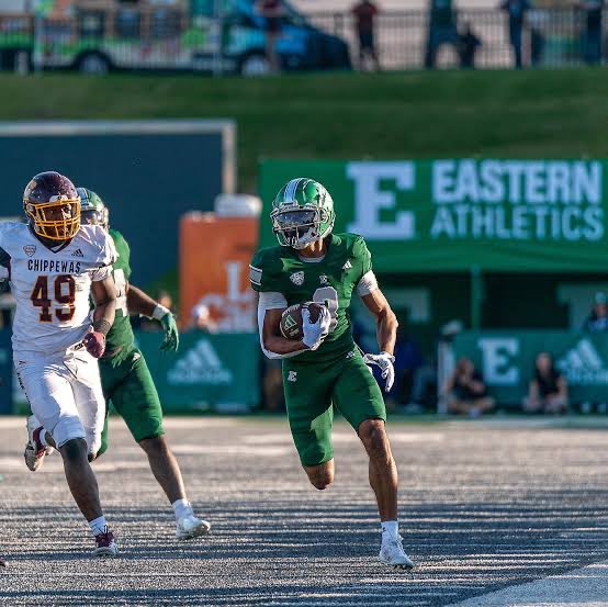 Extremely blessed to have earned my first D1 offer from Eastern Michigan <a href="/EMUFB/">Eastern Michigan Football</a> 
<a href="/Coach_Creighton/">Chris Creighton</a> <a href="/heard88/">Grant Heard</a> <a href="/CoachMoose/">Steve Mooshagian ™️🇺🇸</a> <a href="/coachcj317/">Coach CJ</a> <a href="/coach_harm/">Coach Harm - Jeremy Harmon</a> <a href="/CoachGeringer/">Jake Geringer</a>