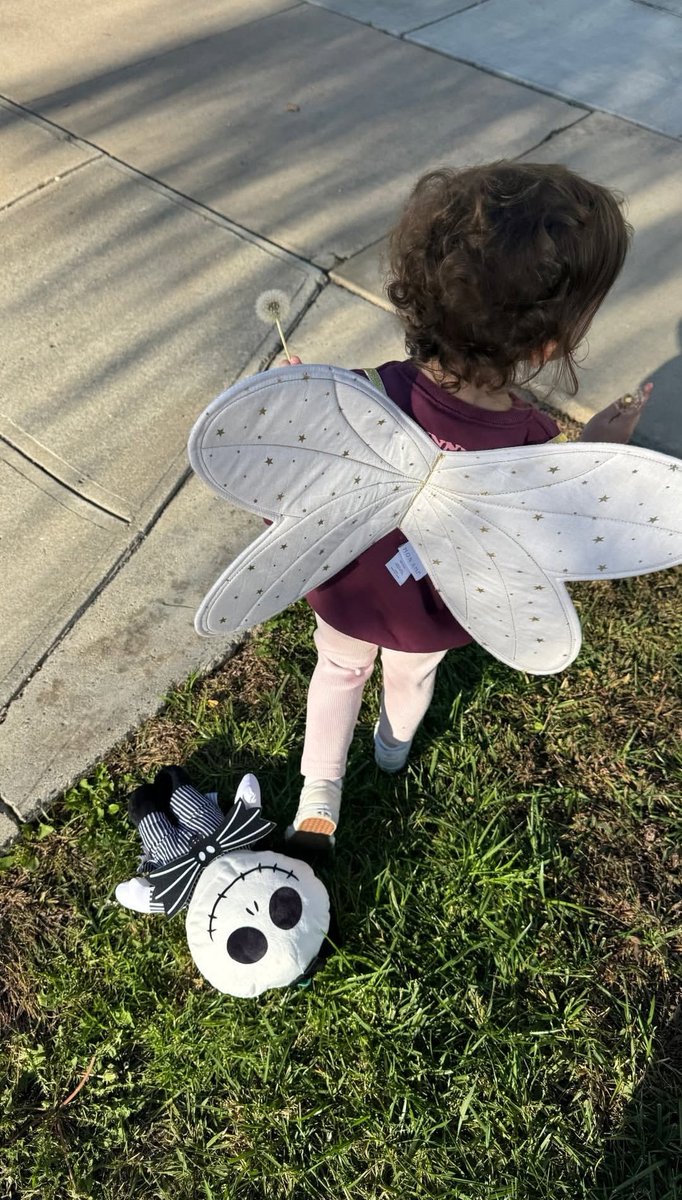 ᅠ⠀

ᅠ⠀                  𝟰 𝙙𝙚 𝙣𝙤𝙫𝙞𝙚𝙢𝙗𝙧𝙚
             Seguimos con los disfraces
⠀⠀  ⠀⠀  ⠀⠀  ⠀     en casa. 
ᅠ              •———•°•🧚🏻‍♀️•°•———•

ᅠ