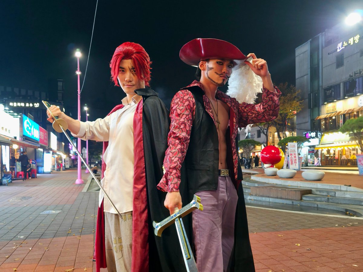 happpy_hs's tweet image. 2025.10.31 할로윈 홍대

다른 샹크스 코스어와 바람피우는 미호크...
@aemangaemang1