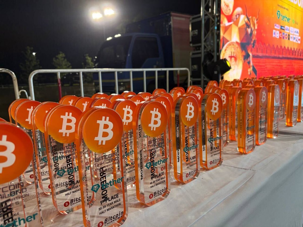 Tether_APAC's tweet image. Incredible weekend in Chiang Mai!
3,000+ runners, all races sold out 🏃‍♀️🔥

Proud to have sponsored the world’s first Bitcoin Half Marathon — celebrating movement, culture &amp;amp; freedom.

Powered by Bitcoin Chiang Mai Organization, supported by @tether_to