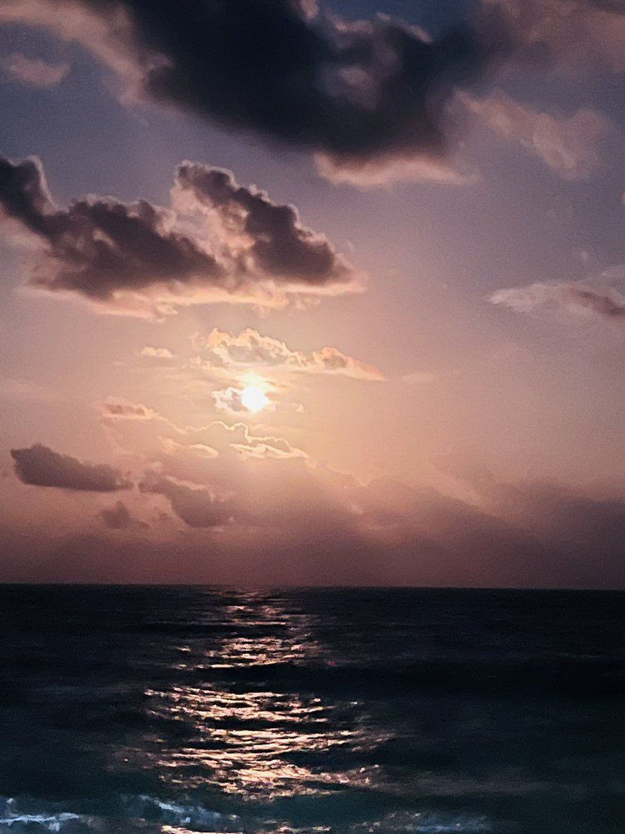 myviewhunt's tweet photo. #fullmoon #beautiful #view #ketchimala #srilanka #amazing https://t.co/N7teFYmVeo