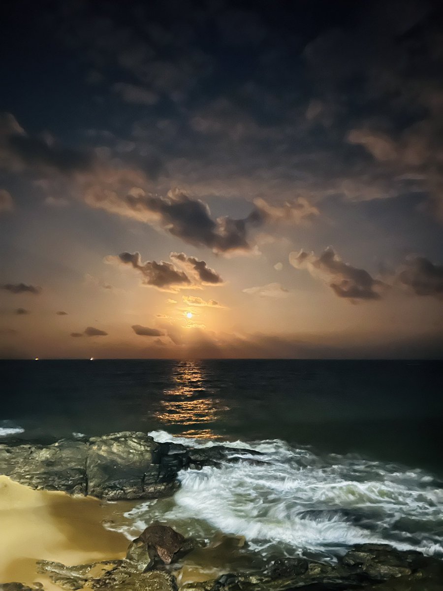 myviewhunt's tweet photo. #fullmoon #beautiful #view #ketchimala #srilanka #amazing https://t.co/N7teFYmVeo