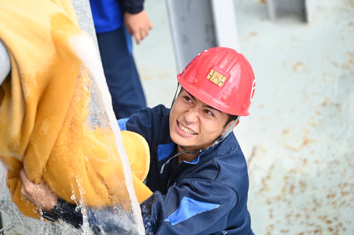 第78期飛行幹部課程は、防水実習を行いました。 護衛艦等の艦内を
