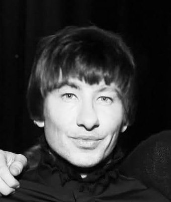 Es muy gracioso Barry Keoghan haciendo de Ringo. Pone la jeta que sale en esos videos de Julián como la bestia de Calchín.