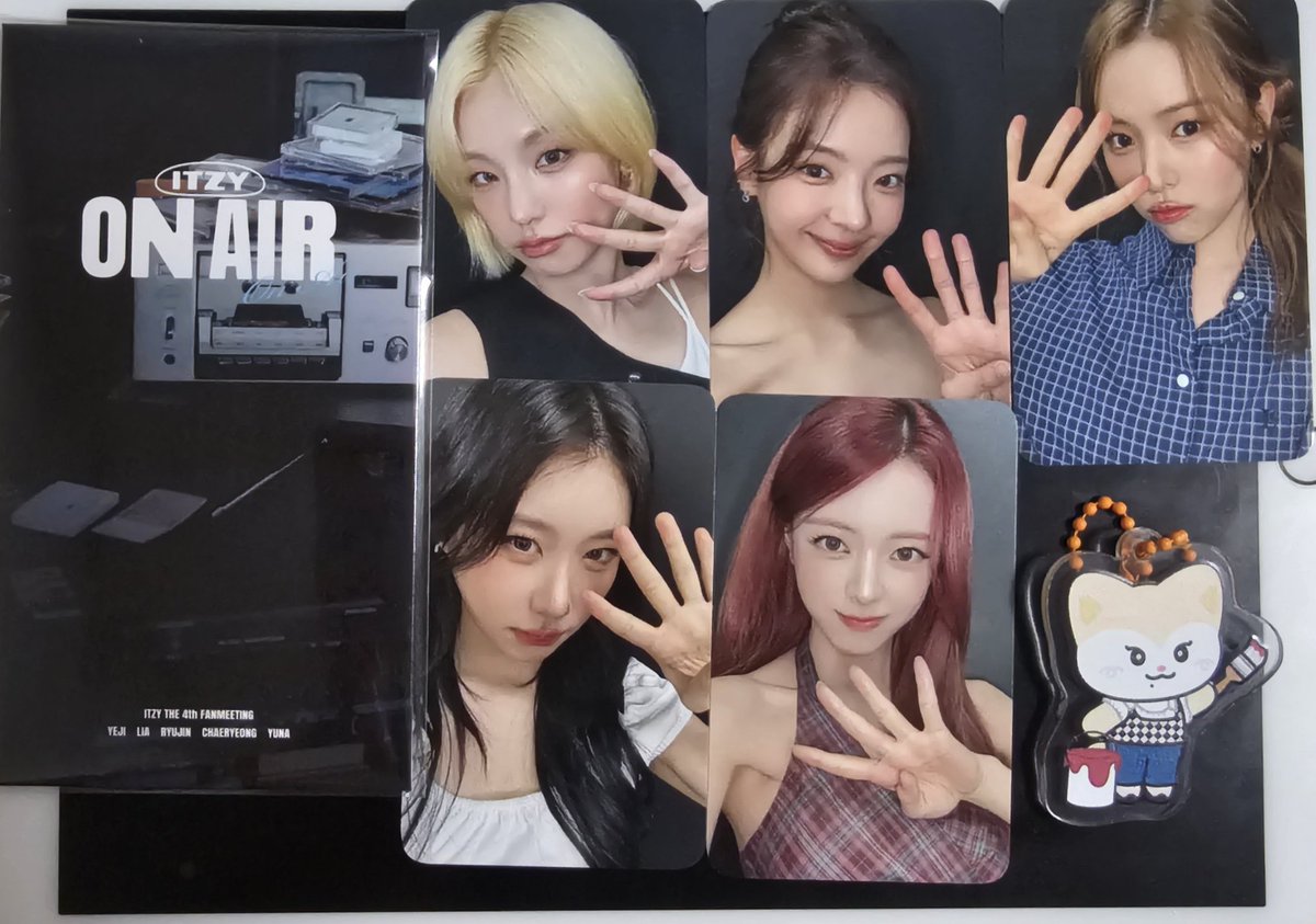 yangdoiidd's tweet image. ITZY 있지 팬미팅 특전 양도
Fan meeting gift
Set 3.0
키링(채령)+ 포카 + 티켓
Wts sell ⭕️ 
open.kakao.com/o/s5RoUXih
예지 리아 류진 채령 유나 YEJI LIA RYUJIN CHAERYEONG YUNA broadcast gold itzy