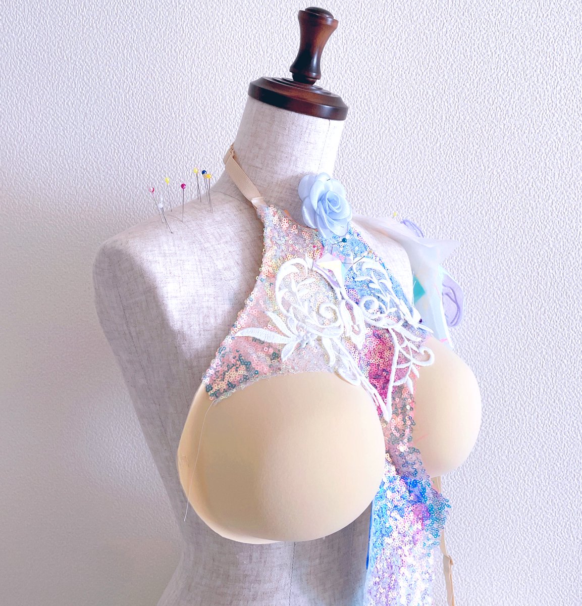 メインの生地がまだ届いてないけど、ウエディングドレスの生地で作りますꕤ︎︎。