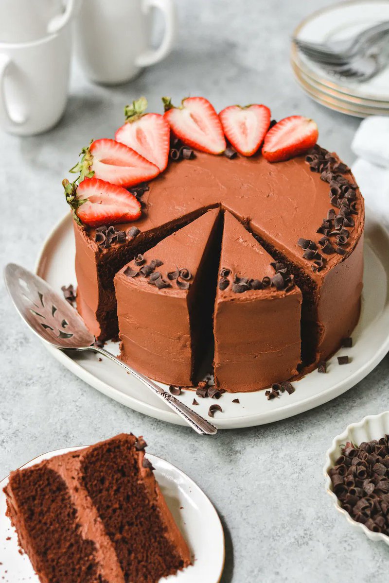 YouthsProtector's tweet photo. She made a chocolate cake. https://t.co/xPDttNp1Ok