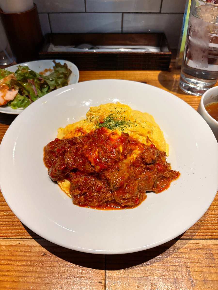 牛スジオムライス