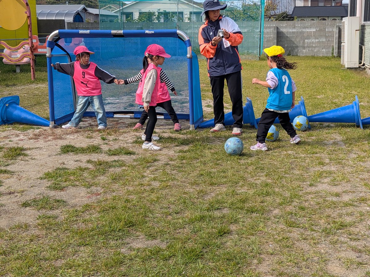 【巡回サッカー教室】
今日は姫島幼稚園に行ってきました🥳
子どもたちと一緒にサッカーを楽しんできました😎😎😎
子どもたちはサッカーを好きになってくれました⚽👍
#大分トリニータ
#トリニータスクール
#姫島村
#姫島幼稚園
#車海老美味しかった
#メガネ