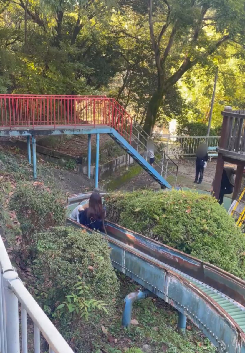 定期的にどうやって生きていったらいいか分からなくなるな…5m先にはもうモヤがかかっていて、えっこれ大丈夫？てなる瞬間がある。でも今が人生で1番生きやすいと思うこともあるし、むずかしくて、大人は長くて大変だね、、