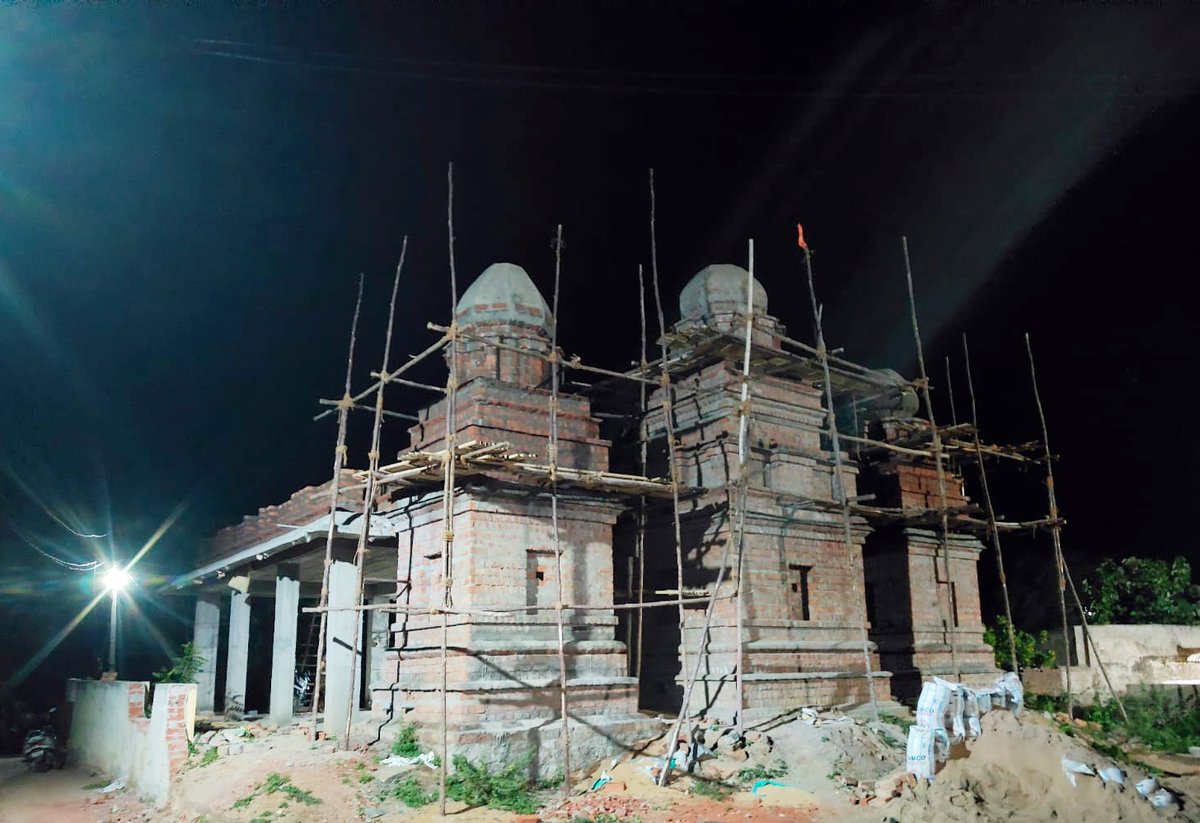 iamdigirakesh's tweet photo. 🙏 ధర్మార్ధం విరాళం అభ్యర్థన 🙏
కంఠాయపాలెం  గ్రామం, తోరూర్ మండలం , మహేబూబాద్ జిల్లా లో శ్రీ లక్ష్మీ నరసింహ స్వామి ఆలయం నిర్మాణంలో ఉంది. మా గ్రామ ప్రజల తరఫున మనస్ఫూర్తిగా అభ్యర్థన — ఈ పవిత్ర ఆలయ నిర్మాణానికి మీ సహకారం అందించండి.
@revanth_anumula @TelanganaCMO
 #KantayapalemTemple https://t.co/tothWgl8X4