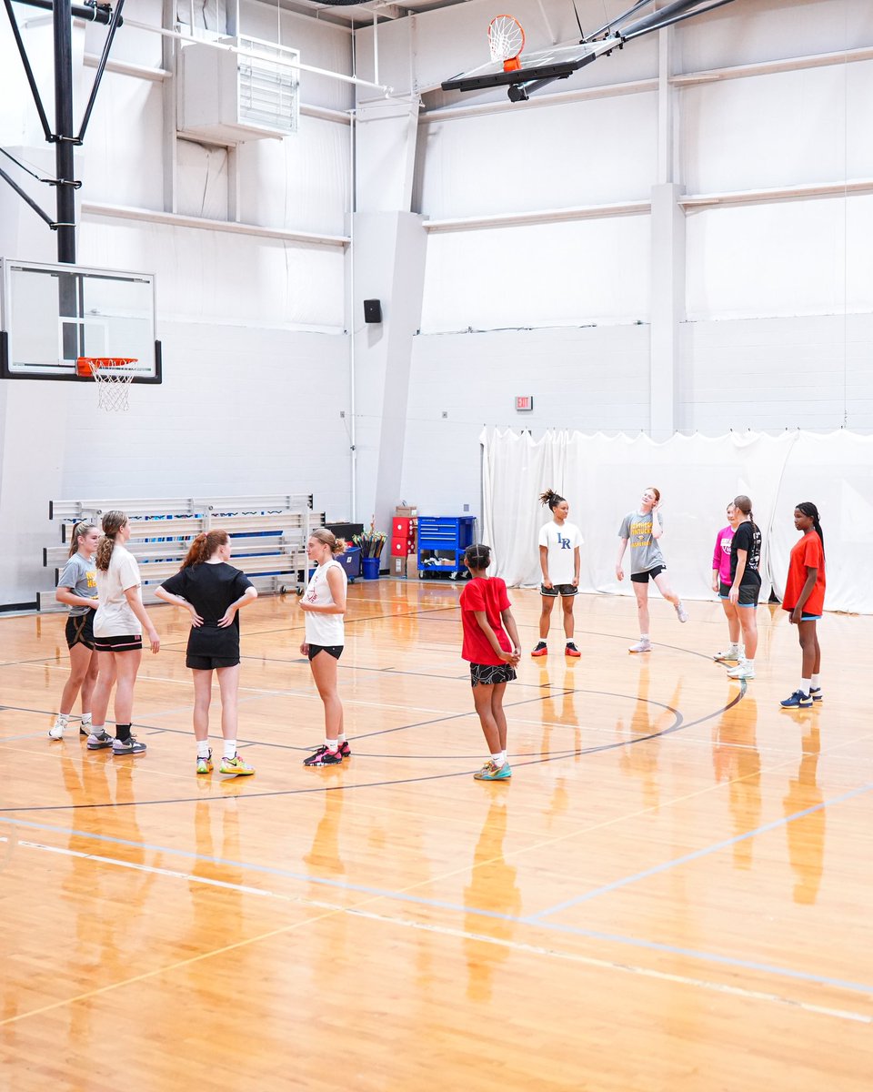 CapturedByJac0b's tweet image. @ltxathletics Open run picture’s at Mercy Academy📸🔥 Tag who you see👇🏼#wbb #LTX #openruns #5v5 #baksetball #womensbasketball @abby___33 @MaggieYoung00