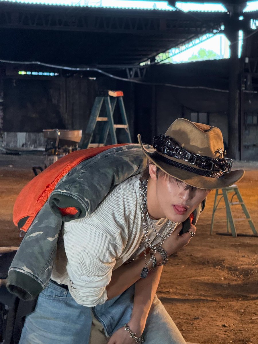 breadhyuck's tweet image. #marklee