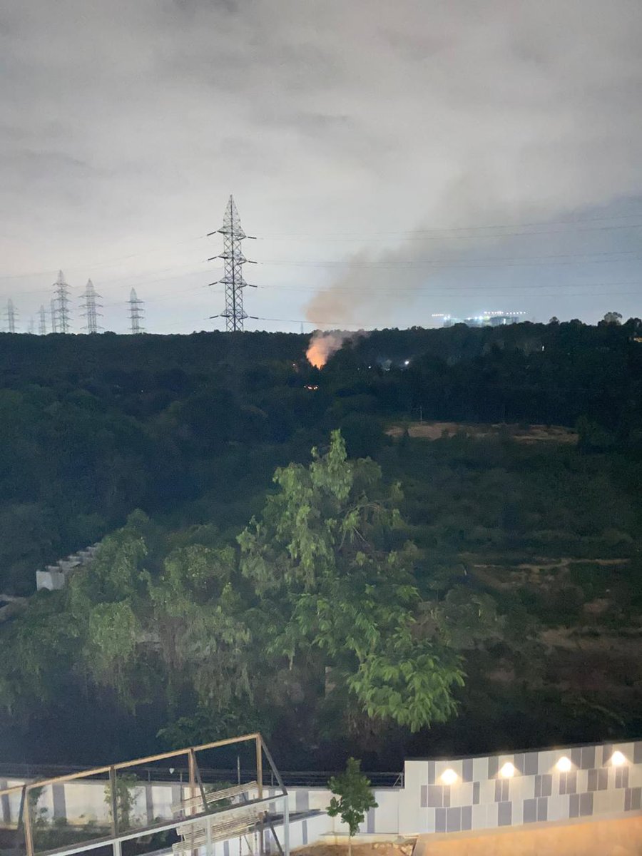 g12aurav's tweet photo. @comm_blr_south @DKShivakumar @GBAChiefComm @GBA_office We are seeing recurring garbage incineration in open grounds for few weeks near carmelaram .This  effects the air quality and poses a risk of wild fire since there are so many trees nearby.Basic Civic sense and Duty go hand in hand. https://t.co/aXnQZhiDSS