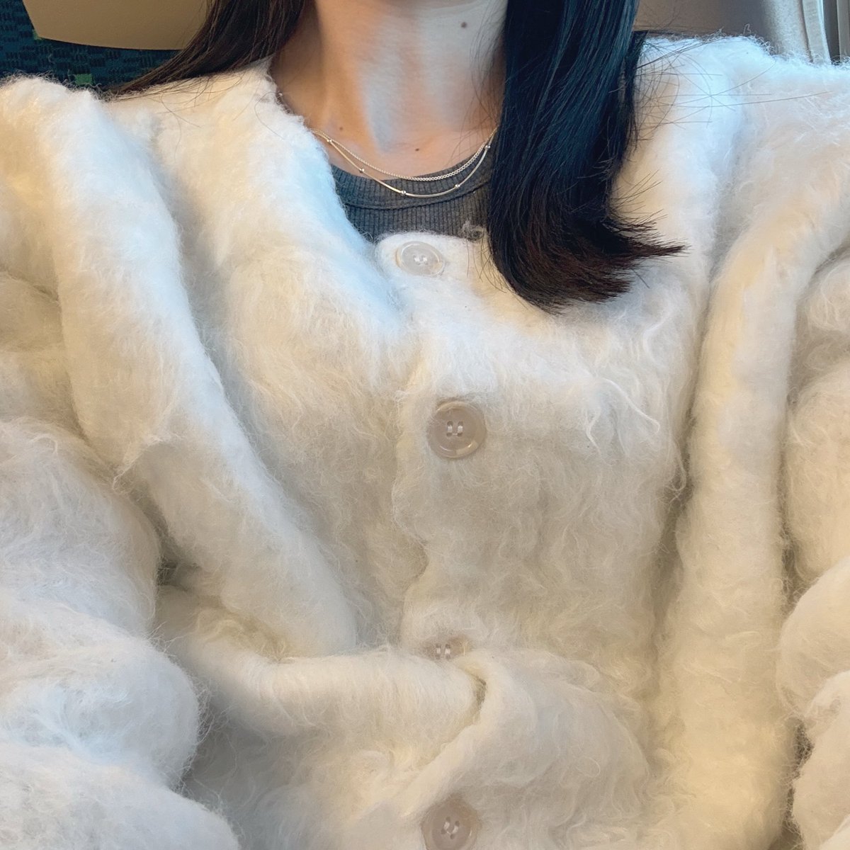 _yuu1120's tweet photo. こういうふわふわなニットのカーディガン欲しかったんだけど、買って正解だった🫶🏻✨
ピンクは人気そうだったからホワイトにした🤍 https://t.co/a8Qo1UfvWD