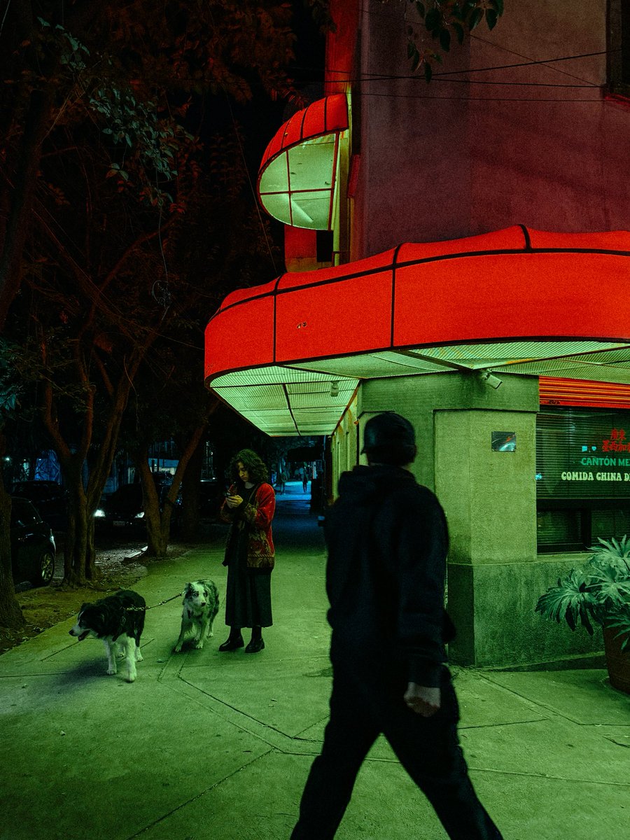 Street photography, using a smartphone