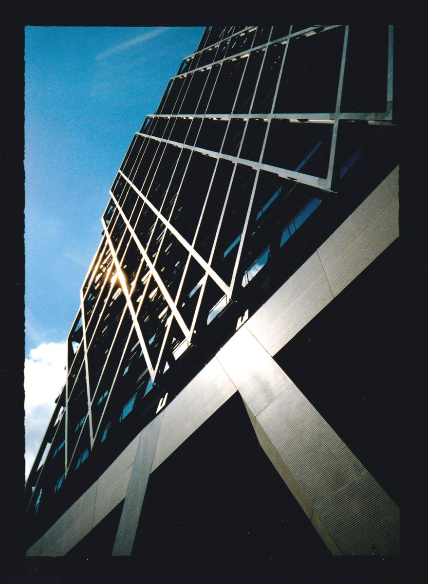 pentaxclubhouse's tweet image. 【作品展情報】PENTAXクラブハウスでは、赤城耕一 PENTAX 17 作品展「記憶の欠片」を明日11/6(木) ～ 12/9(火)で開催いたします。赤城さんがフィルムカメラ PENTAX 17で撮影した世界観をぜひお楽しみください。
・営業時間 11:00～18:00 (*水・日・祝日はお休み)