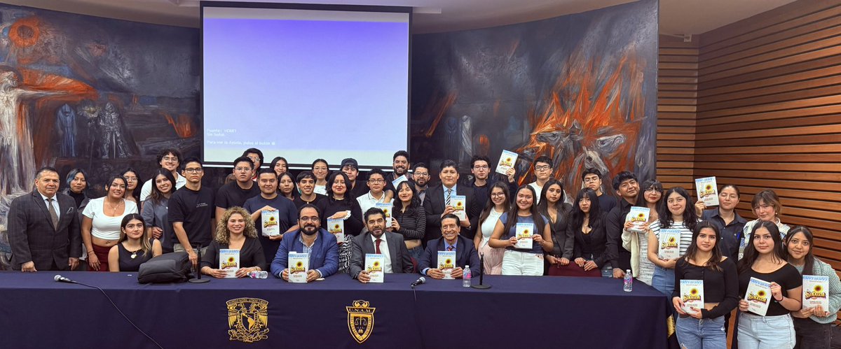 alanmoralesruiz's tweet photo. Hoy se llevó a cabo, en un auditorio Benito Juárez lleno, la presentación del libro “De Sinaloa para el Mundo: Economía Política del Narcotráfico” del Dr. @elfroyenciso , en @DerechoUNAMmx 

El evento contó con la distinguida participación de la Dra.  Irene Trejo Hernández, Jefa de la DUA; el Dr. Ruperto Patiño Manffer, ex Director de la Facultad; y el Dr. @pacomedinap , Presidente de la Sala Especializada en Materia de Propiedad Intelectual del TFJA, quienes ofrecieron una reflexión profunda sobre la relevancia académica y social de esta obra.

La presentación fue coordinada por el Dr. Miguel Ángel Garita Alonso, Director del Seminario de Teoría General del Estado, y el Mtro. Jesús Anlen López, Presidente del Colegio de Profesores de Teoría General del Estado.

Un libro imprescindible que invita a comprender el narcotráfico no solo como un problema de seguridad, sino como un fenómeno estructural dentro del desarrollo económico y político de México y del sistema global.

Gracias a todas y todos los académicos, así como a la gran cantidad de alumnas y alumnos que llenaron el auditorio con su interés, preguntas y compromiso. 
#DerechoUNAM #EconomíaPolítica  #UNAM #CulturaJurídica