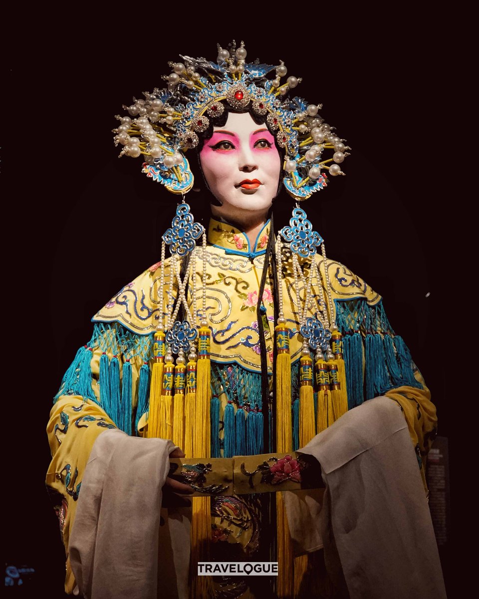 cgtnenespanol's tweet image. La ópera local del noroeste de China, en Xi&apos;an, se llama Qinqiang. Los trajes coloridos y exquisitos atraen a numerosos espectadores. La historia de Qinqiang se puede remontar al siglo XVIII. #vmf #vmf2025 #cultura #wh #china #Xi&apos;an