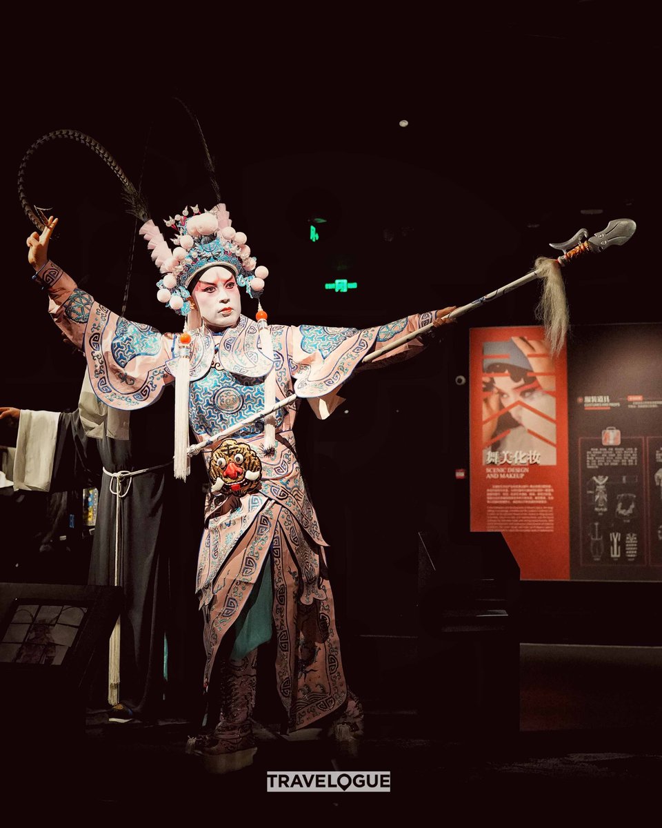 cgtnenespanol's tweet image. La ópera local del noroeste de China, en Xi&apos;an, se llama Qinqiang. Los trajes coloridos y exquisitos atraen a numerosos espectadores. La historia de Qinqiang se puede remontar al siglo XVIII. #vmf #vmf2025 #cultura #wh #china #Xi&apos;an