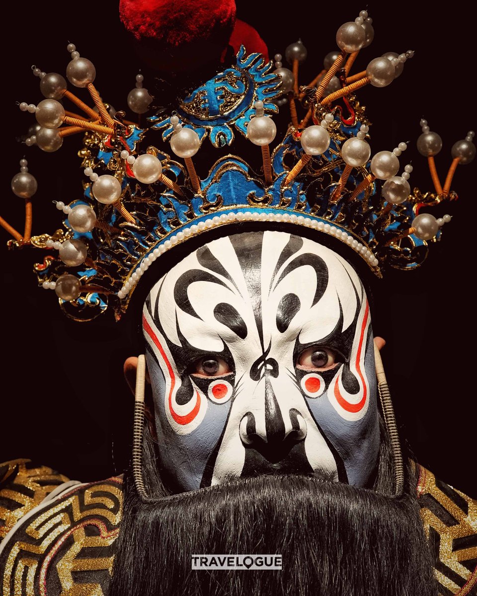 cgtnenespanol's tweet image. La ópera local del noroeste de China, en Xi&apos;an, se llama Qinqiang. Los trajes coloridos y exquisitos atraen a numerosos espectadores. La historia de Qinqiang se puede remontar al siglo XVIII. #vmf #vmf2025 #cultura #wh #china #Xi&apos;an