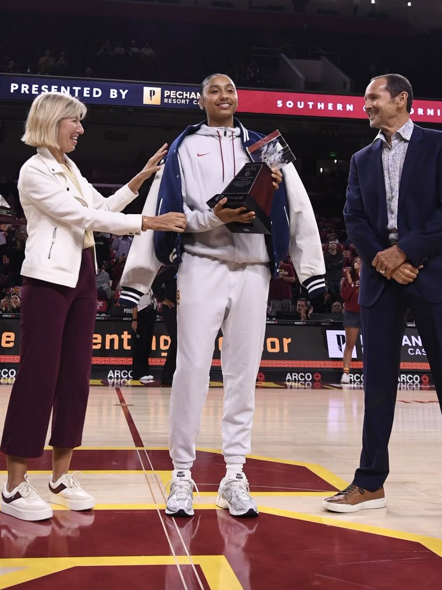 YEAH JUJU ‼️

JuJu was presented her 2025 <a href="/WoodenAward/">John R. Wooden Award</a> at our home opener ✌️