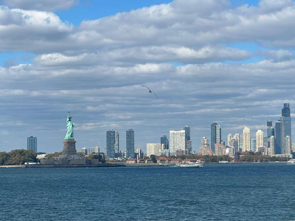 IBG_Business's tweet photo. A new vision of urban mobility for New York and Jersey City.

A sustainable transportation system that redefines the connection between cities, combining innovation, accessibility, and iconic design over the Hudson River.

#innovation #sustainability #urbanmobility #smartcities https://t.co/yy1ULblhRO