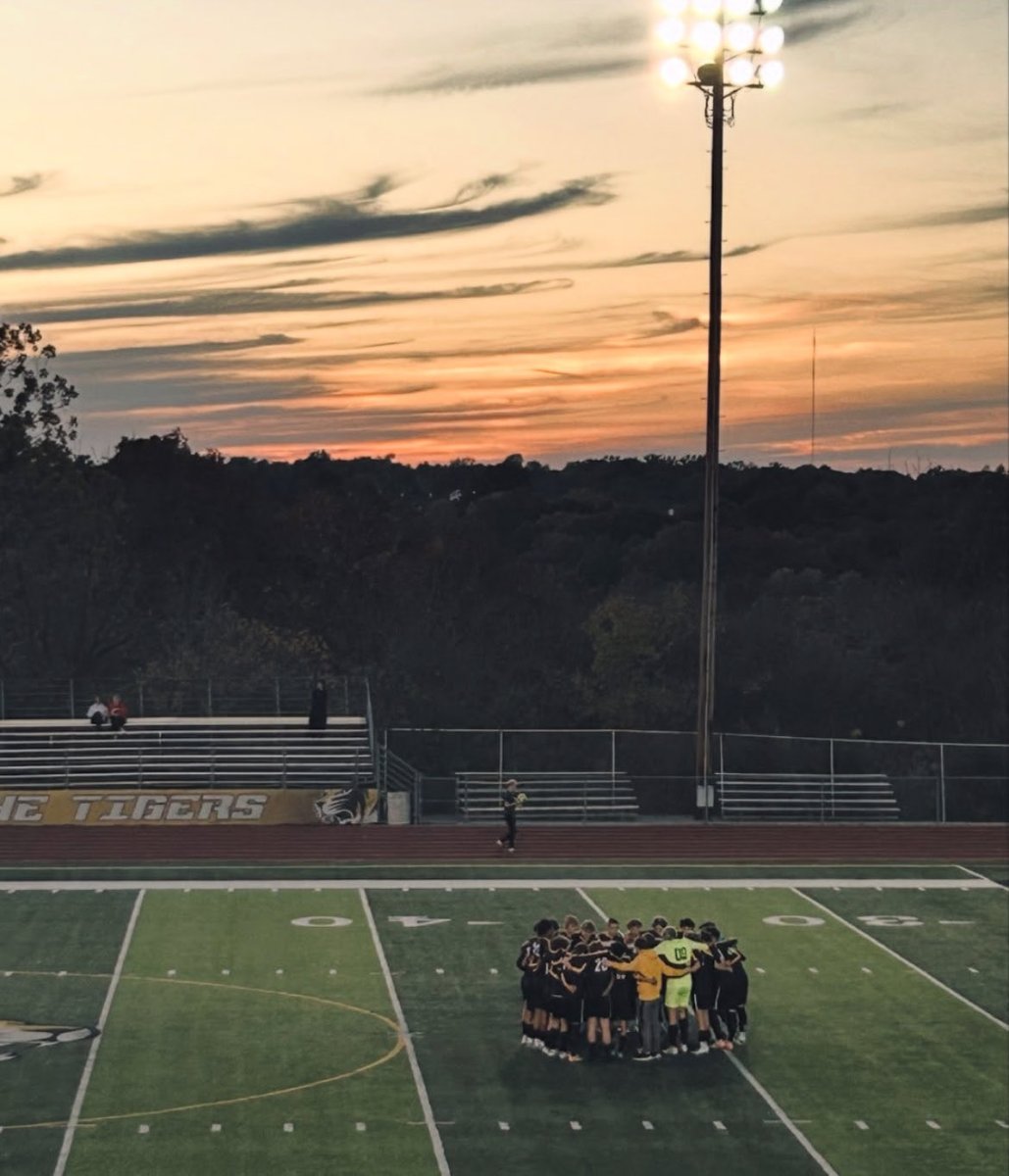 Congrats to the boys on a 6-1 win over Fox in the opening round of class 4 district 1. The Tigers will play at 6pm on Thursday at Lindbergh!