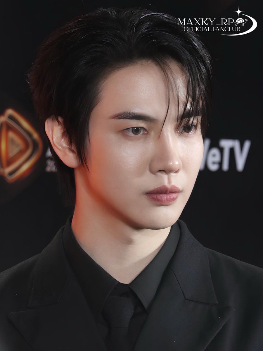 maxky_fc's tweet image. วิชวลพรีเมียมแบบตะโกน! 🖤 
พี่แม็กกี้ในลุคนี้คือที่สุดของความหล่อแบบมีออร่าจริง ๆ ค่ะ 
ออร่า #พี่ธีร์ Thr33Gamer มันเป็นแบบนี้นี่เอง
ใครไหวไปก่อนเลยค่ะ ทางนี้ขอสลบ 🫠

MAXKYBAS WETV ORIGINAL

#ซอโซ่ล่ามธีร์ #BeMyplayerTwo
#maxky_rp #แม็กกี้รชต @maxky_rp