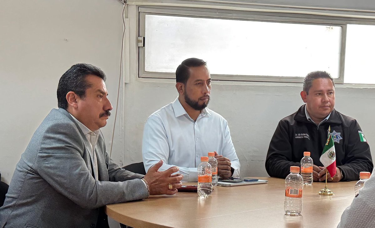 DMSPDGO's tweet image. 🤝 Trabajando por un Durango más seguro.
Con representantes de la empresa @Tiendas_OXXO, con el propósito de fortalecer la coordinación en materia de seguridad en sus establecimientos y brindar un mejor servicio a las y los duranguenses.
#DurangoEsElCamino
#LaPrevenciónEsElCamino