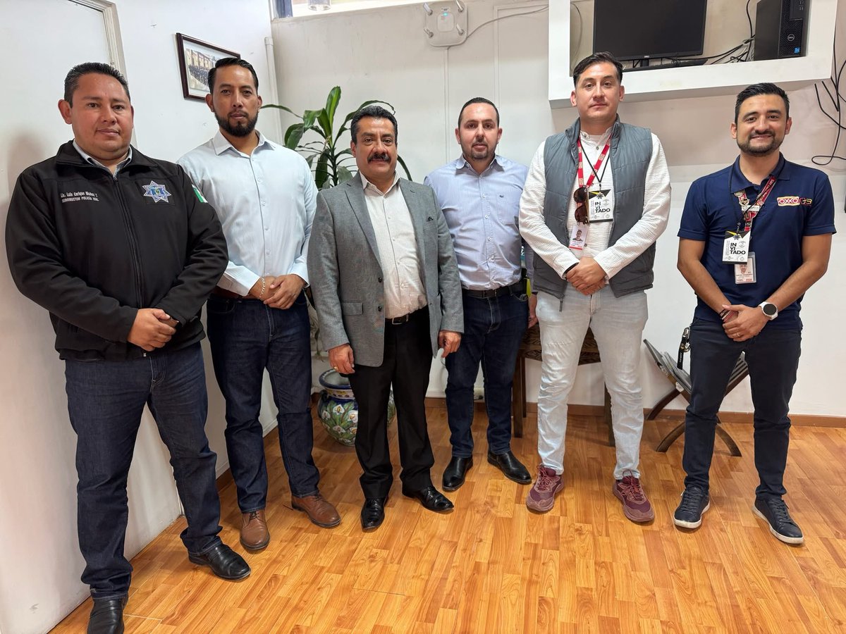 DMSPDGO's tweet image. 🤝 Trabajando por un Durango más seguro.
Con representantes de la empresa @Tiendas_OXXO, con el propósito de fortalecer la coordinación en materia de seguridad en sus establecimientos y brindar un mejor servicio a las y los duranguenses.
#DurangoEsElCamino
#LaPrevenciónEsElCamino
