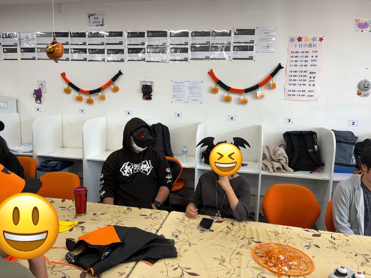 WorkWork38's tweet image. 🎃ハロウィン🎃
10月24日、ハロウィンイベントを行いました！
みんなで仮装してゲームをしたり、カラオケなどをしました🎵
実習生の皆さん、これからも明るく頑張っていってください😉