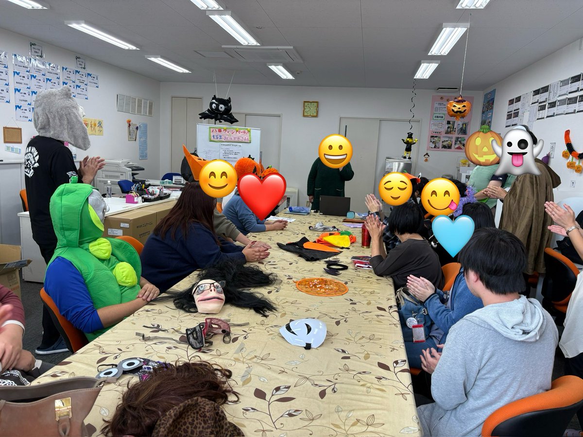 WorkWork38's tweet image. 🎃ハロウィン🎃
10月24日、ハロウィンイベントを行いました！
みんなで仮装してゲームをしたり、カラオケなどをしました🎵
実習生の皆さん、これからも明るく頑張っていってください😉