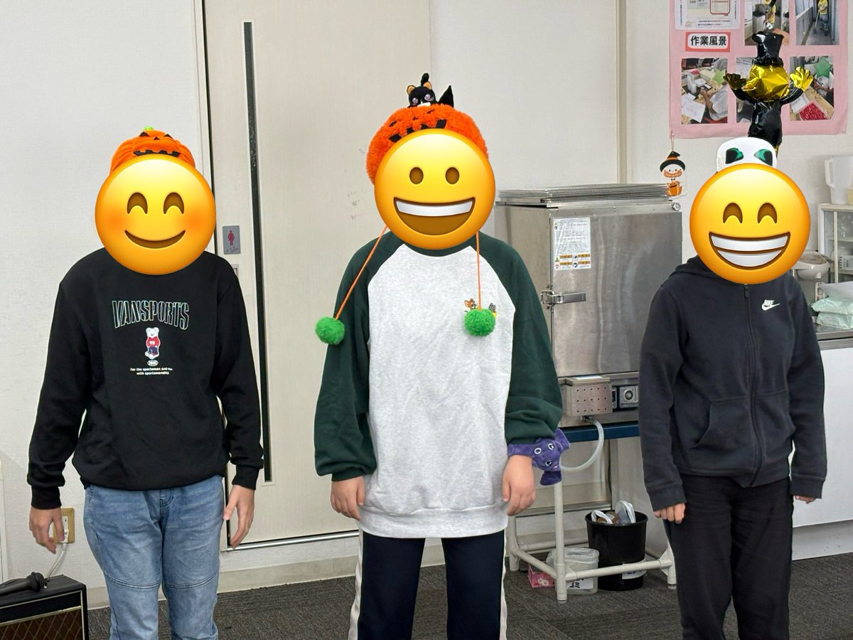 WorkWork38's tweet image. 🎃ハロウィン🎃
10月24日、ハロウィンイベントを行いました！
みんなで仮装してゲームをしたり、カラオケなどをしました🎵
実習生の皆さん、これからも明るく頑張っていってください😉