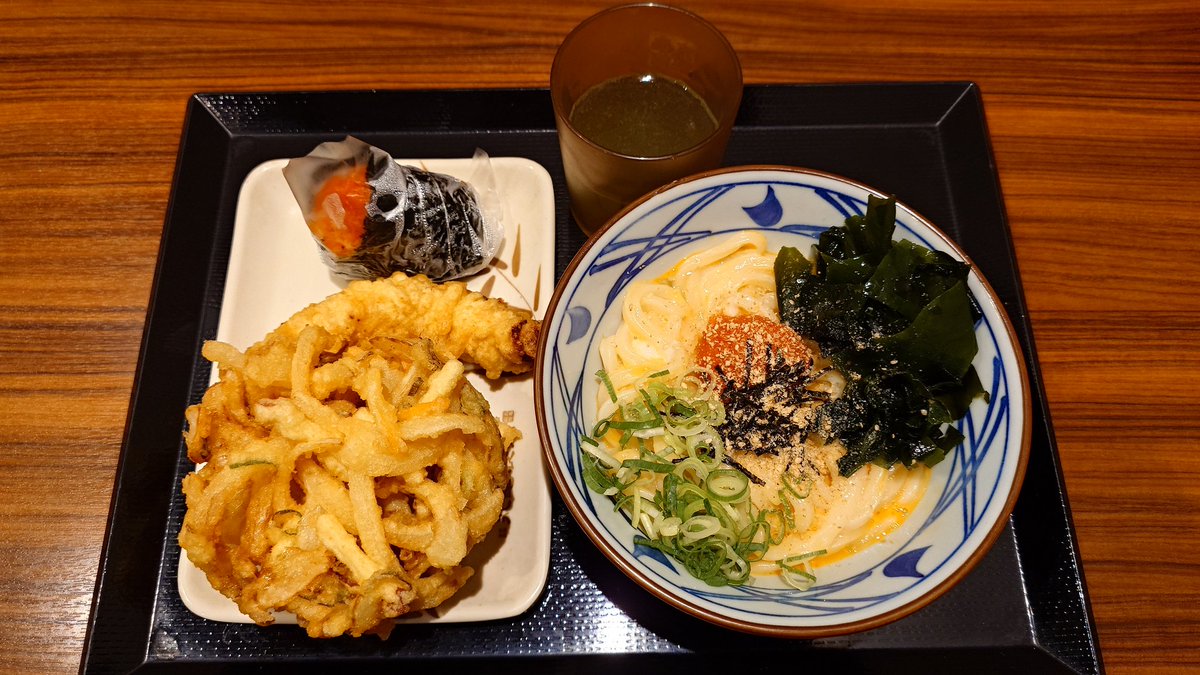 youichan1009's tweet photo. 今日の#ランチ 。 #丸亀製麺 #明太釜玉うどん #野菜のかきあげ #かしわ天 #明太子おにぎり #lunch #marugameseimen #udon #noodle #noodles #egg #mentaiko #mentaikoriceball #vegitablefry #chickenfry https://t.co/XPPmMFRAeP