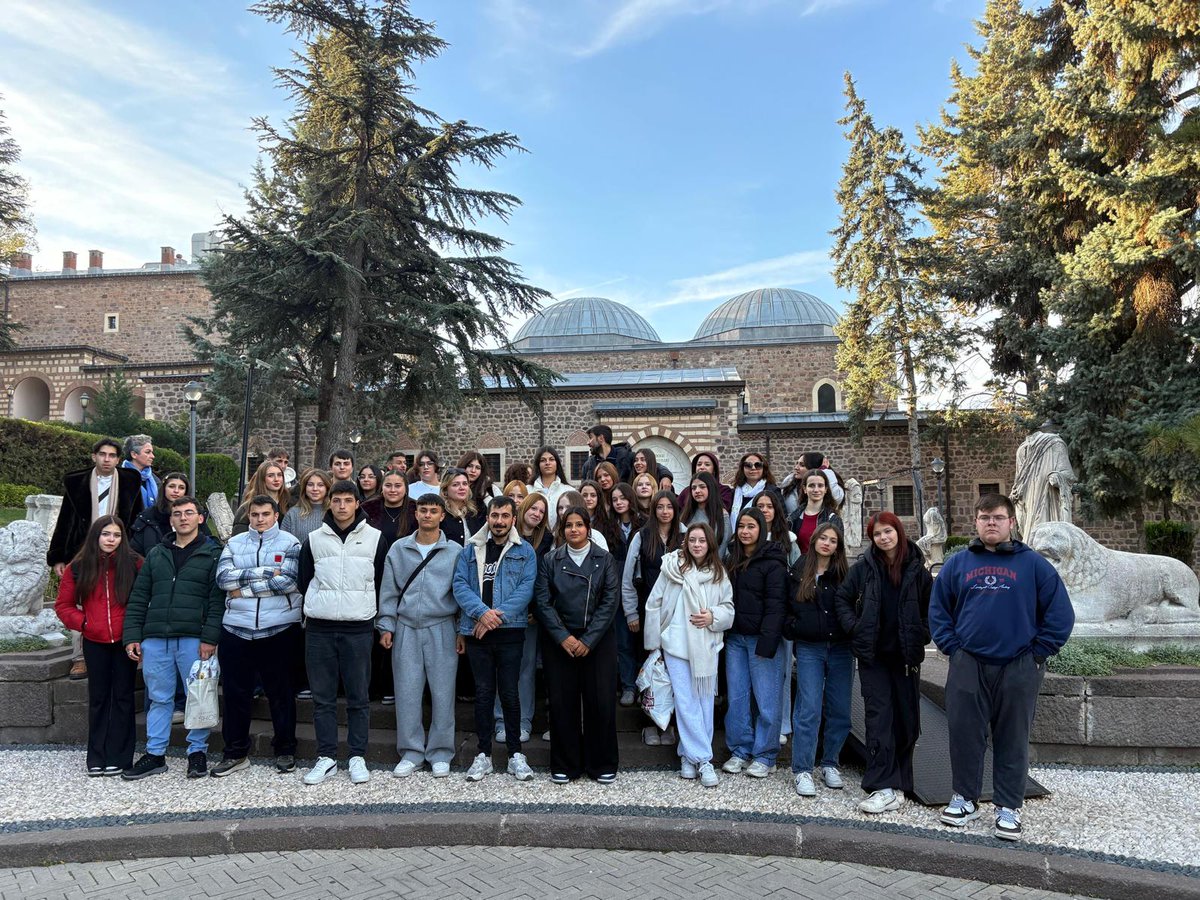 Okulumuz Halkla İlişkiler alanı tarafından organize edilen Ankara gezisini tamamladık. Geziye destek olan ve geziye katılan öğretmen ve öğrencilerimizi tebrik ederiz.