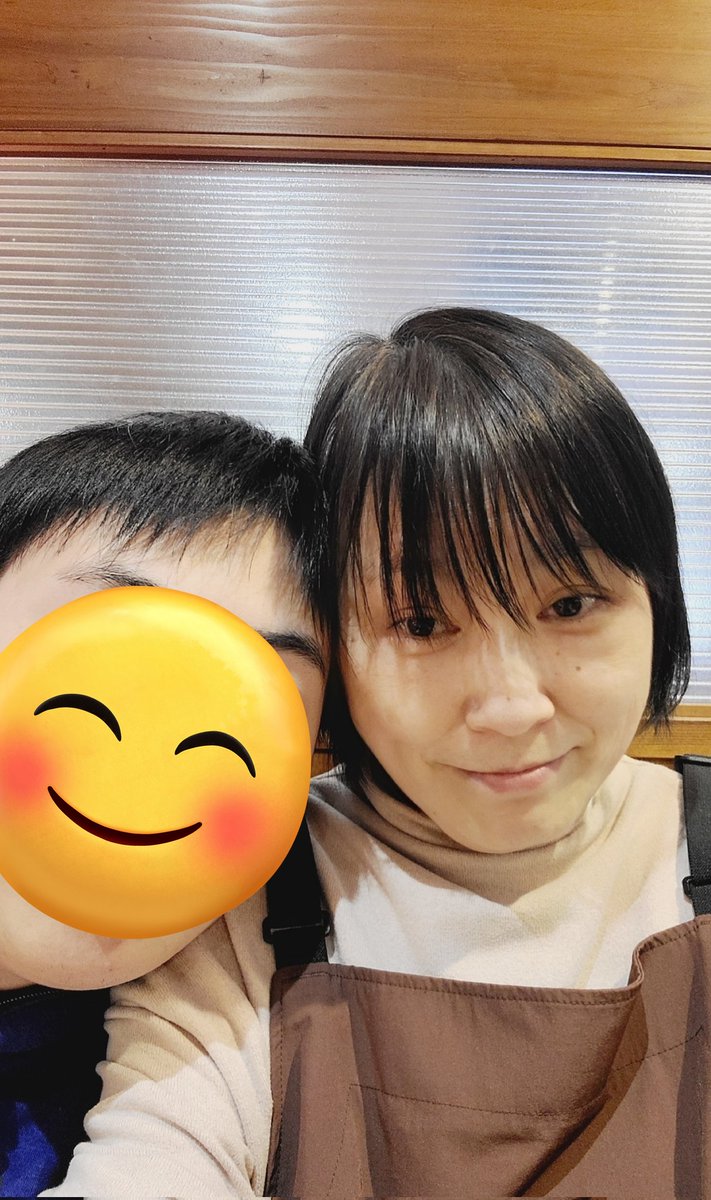 今日はちょっと特別な日だったので、夫がそうちゃんと二人で焼肉ランチ行ってきたら？と言ってくれて来てます🥩🔥
そうちゃんが何だか大人になりました。
今でもこんなに仲良しでいてくれて嬉しい限りです。本人顔出しNGと言うのでスタンプ(笑)

笑顔の1日を🍀Happy day💗

#焼肉lunch
#息子とデート