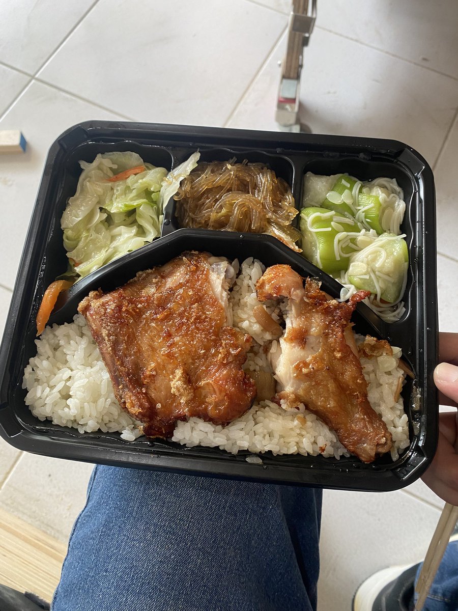 吃完中餐～又是準備等著下班的節奏😝