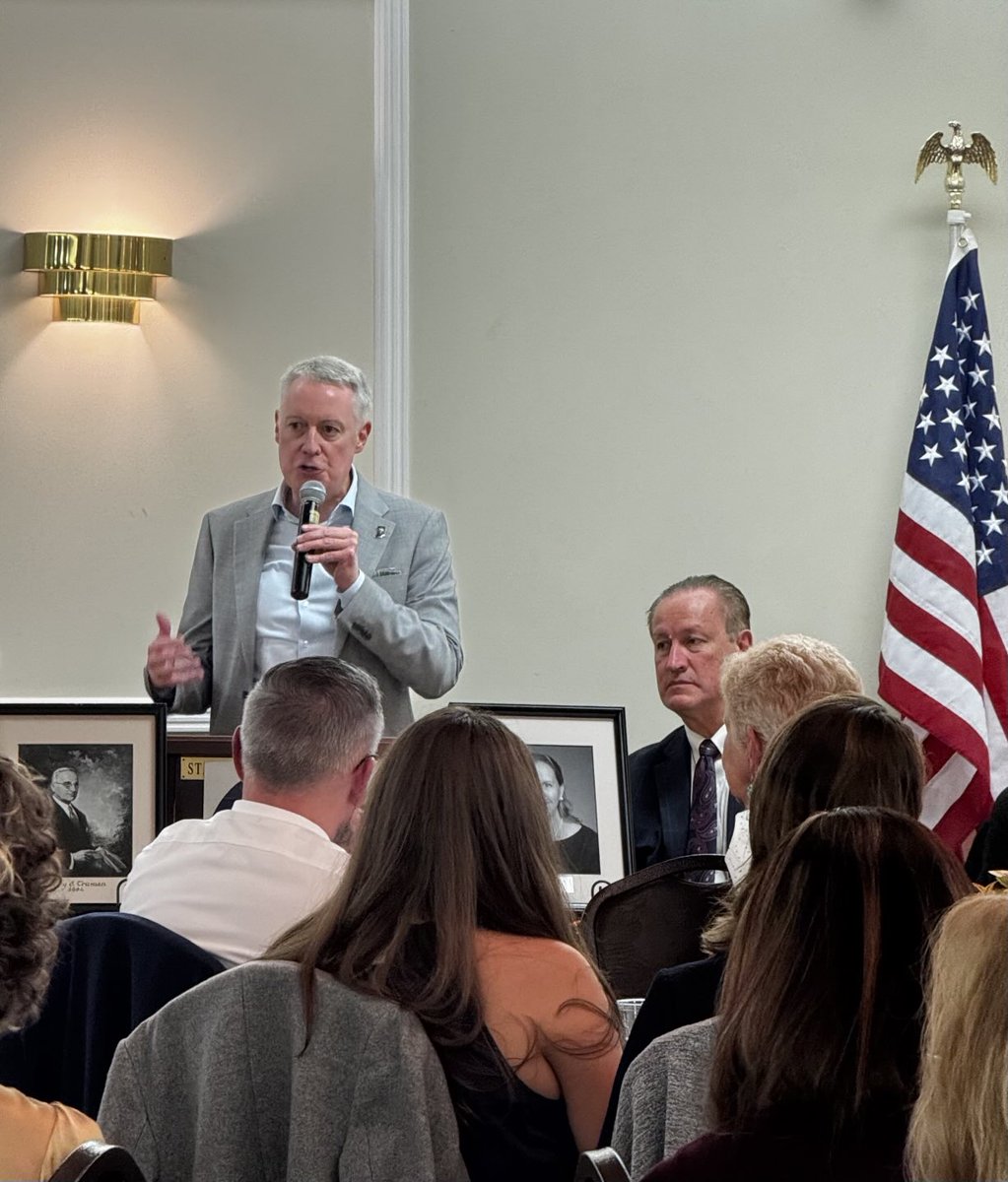 gregoryjgoode's tweet image. Happy to join a lot of friends this evening to celebrate State Rep Tonya Pfaff who was honored by the Vigo County Truman Club. IN Senate District 38 overlaps with IN House District 43, and we work together in bi-partisan ways to advance west-central Indiana at our statehouse.