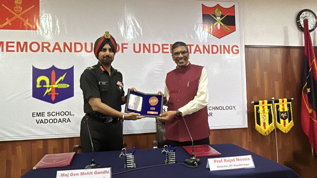 artrac_ia's tweet image. “𝐌𝐞𝐦𝐨𝐫𝐚𝐧𝐝𝐮𝐦 𝐨𝐟 𝐔𝐧𝐝𝐞𝐫𝐬𝐭𝐚𝐧𝐝𝐢𝐧𝐠”

#EME School under the aegis of #HQARTRAC signed a Memorandum of Understanding, #MoU with #IIT, Gandhinagar on 04 Nov 2025 

The collaboration focuses on joint R&amp;amp;D, upskilling of defence personnel, internships, resource…
