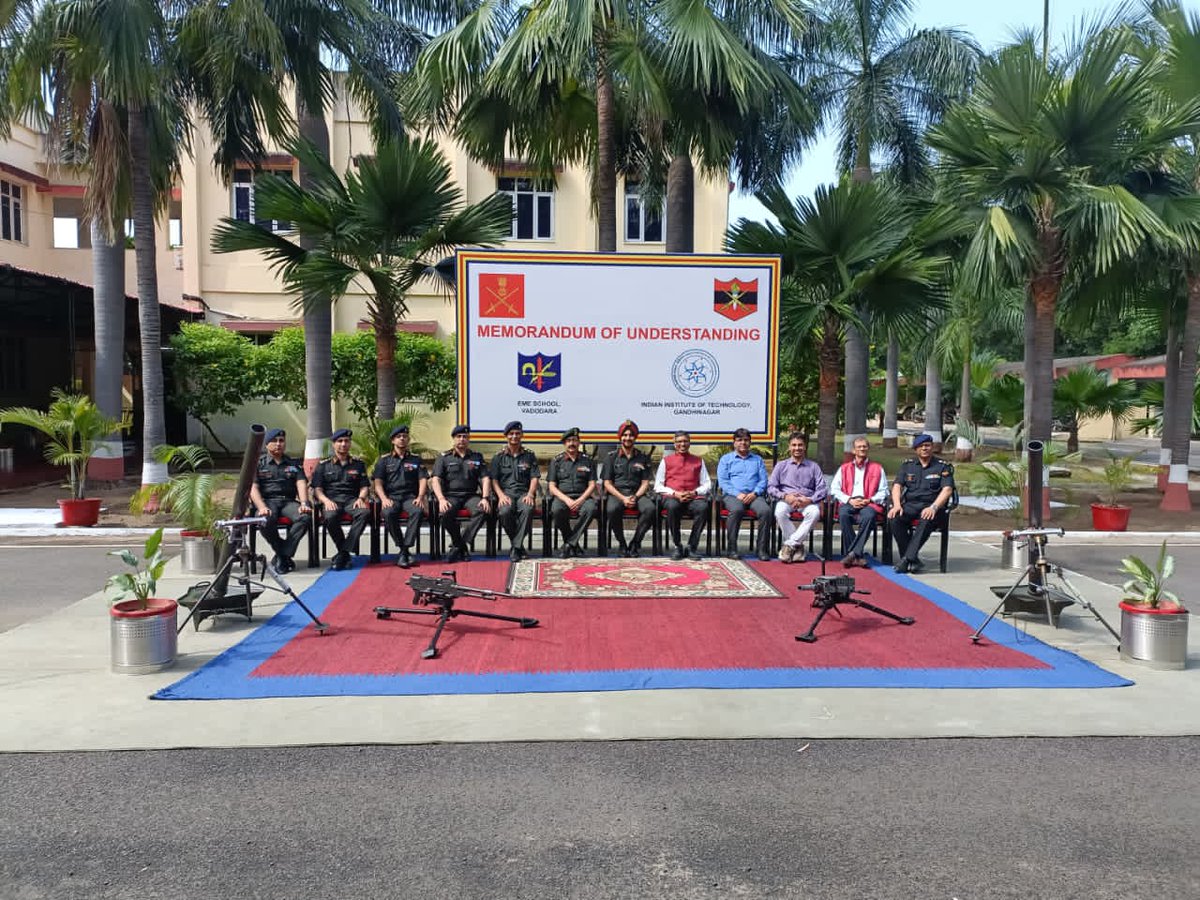 artrac_ia's tweet image. “𝐌𝐞𝐦𝐨𝐫𝐚𝐧𝐝𝐮𝐦 𝐨𝐟 𝐔𝐧𝐝𝐞𝐫𝐬𝐭𝐚𝐧𝐝𝐢𝐧𝐠”

#EME School under the aegis of #HQARTRAC signed a Memorandum of Understanding, #MoU with #IIT, Gandhinagar on 04 Nov 2025 

The collaboration focuses on joint R&amp;amp;D, upskilling of defence personnel, internships, resource…
