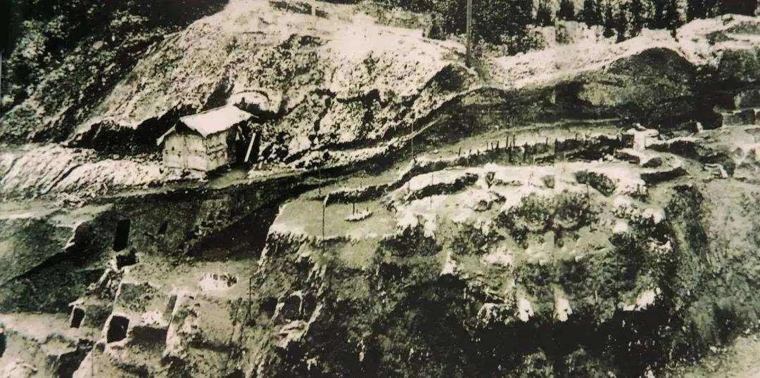 PoeticJiujiang's tweet image. #Exploring China #The Ten Charms of Jiujiang On the land of Jiujiang, there is a profound historical heritage. The Shanbei Site harbors the civilization of the Neolithic Age, while the mining and metallurgy industry of the Shang and Zhou dynasties shines with the brilliant glow…