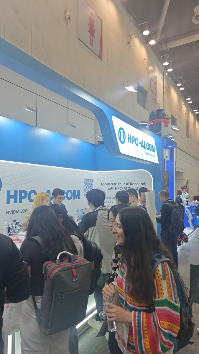 ExplainMiracles's tweet image. I am at EMNLP 2025 HPC-AI!
#emnlp2025 #hpcai